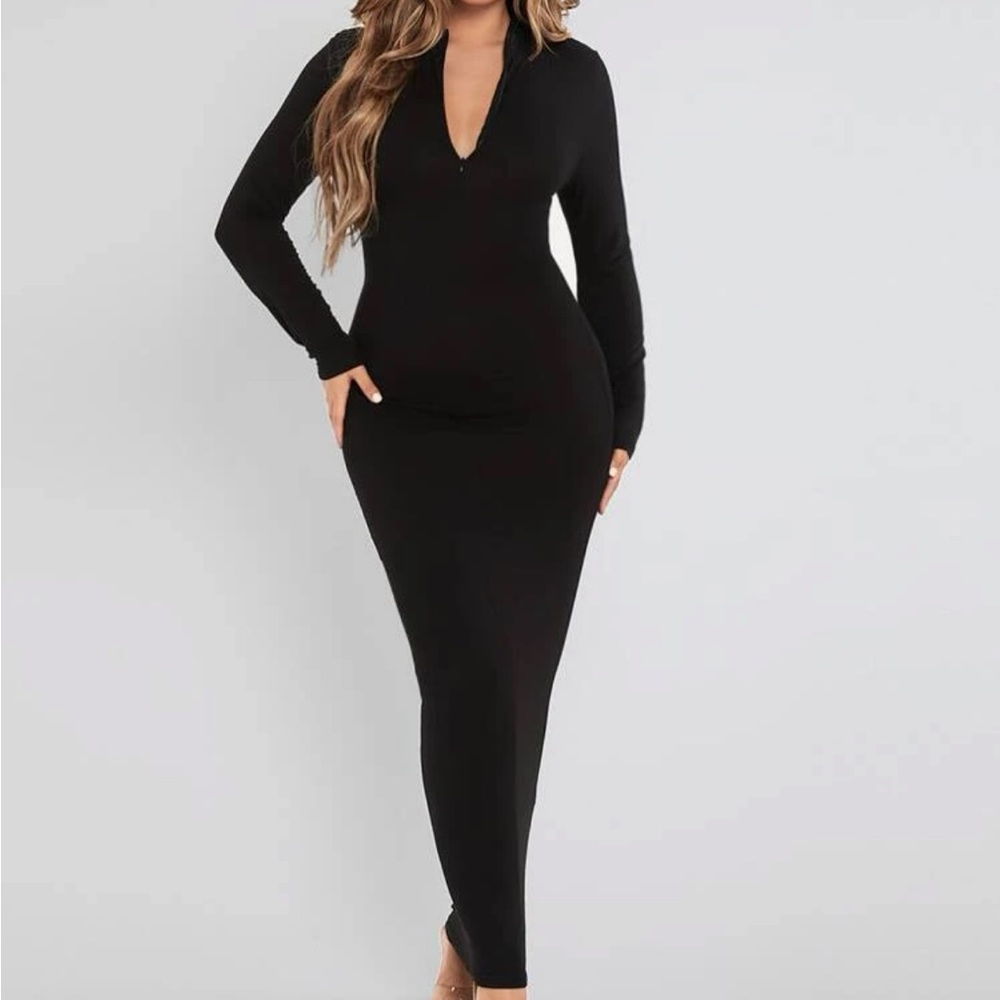 NWT sexy body on dress with quarter zip, very flattering and sex! Never worn